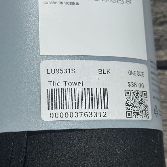 Lululemon The Towel Black NWT yoga - Picture 3 of 4